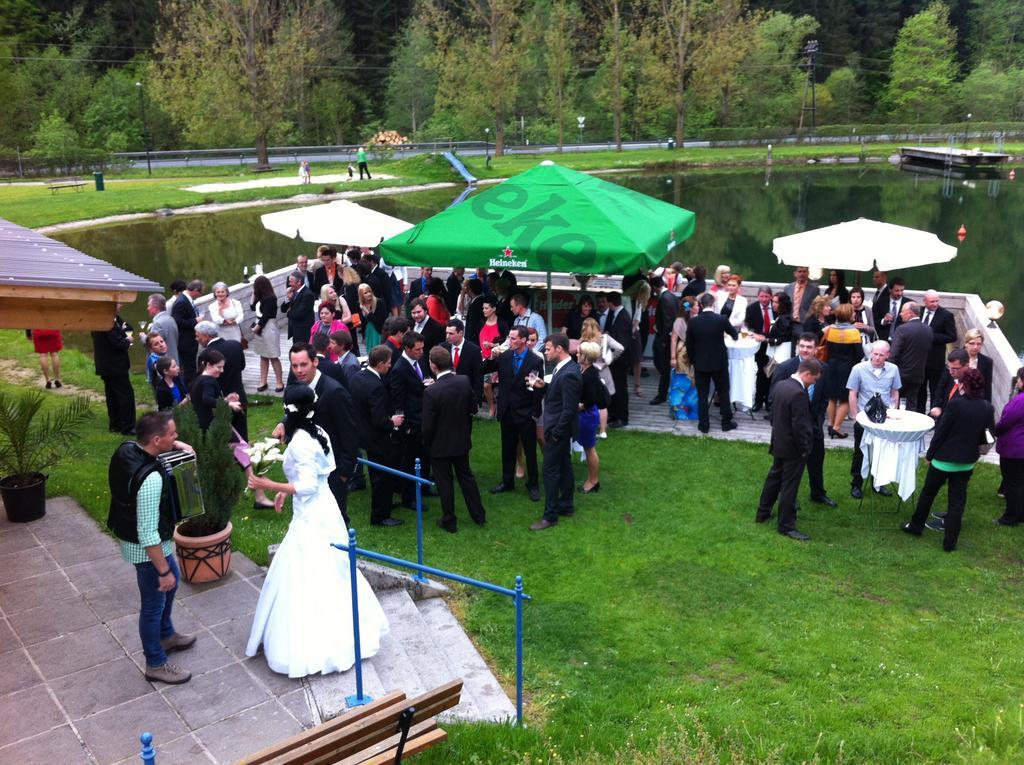 Seegasthof Breineder - Familien & Seminarhotel Monichwald Bagian luar foto